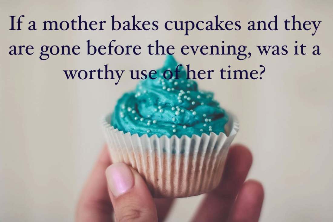 mother-bakes-cupcakes